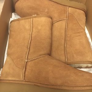 UGG womens size 9 Brand New